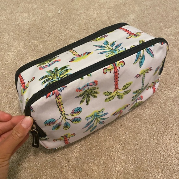 SCOUT 3-Way Bag - Travel Makeup Pouch and Toiletry Bag - Picture 3 of 6